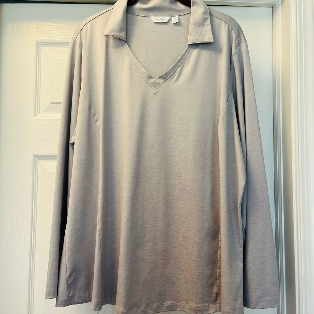 Gray Long Sleeve Golf Top, V-Neck Shirt, never worn, no tag